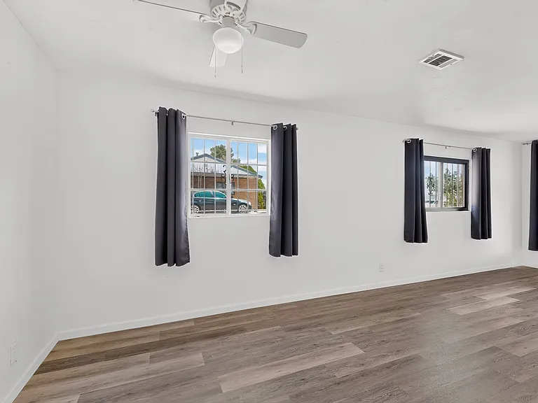 8715 Menaul Blvd NE — Photo 17