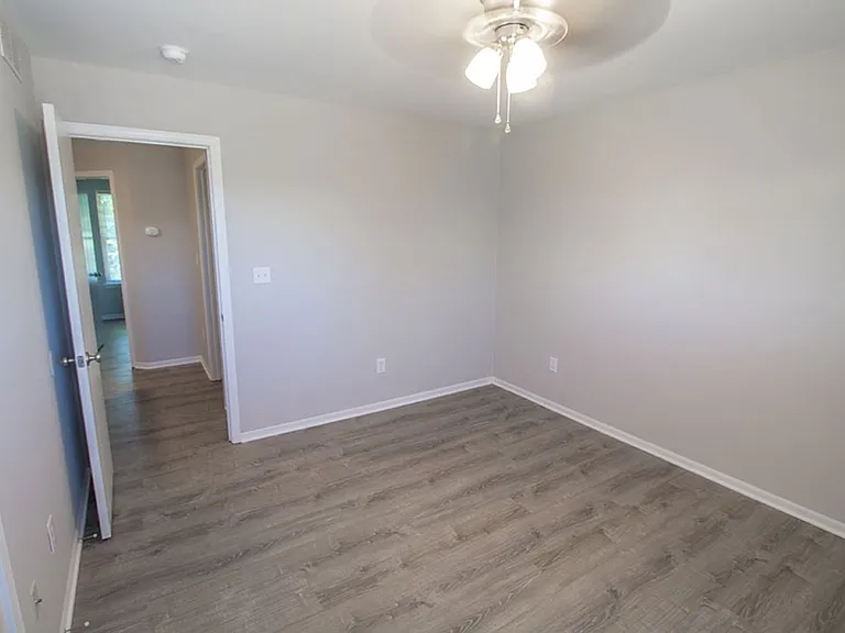 1413 Greensboro Dr — Photo 31