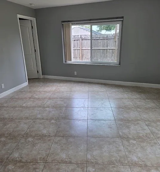 18437 Spanish Isles Pl — Photo 2