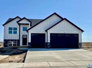 6109 W Valentine St, Sioux Falls, SD 57107