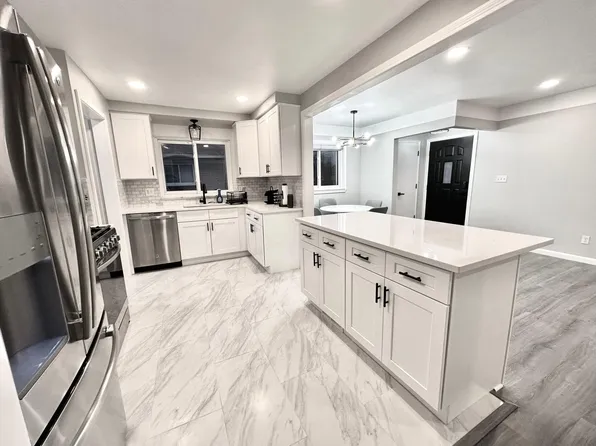627 S Webik Ave, Clawson, MI 48017