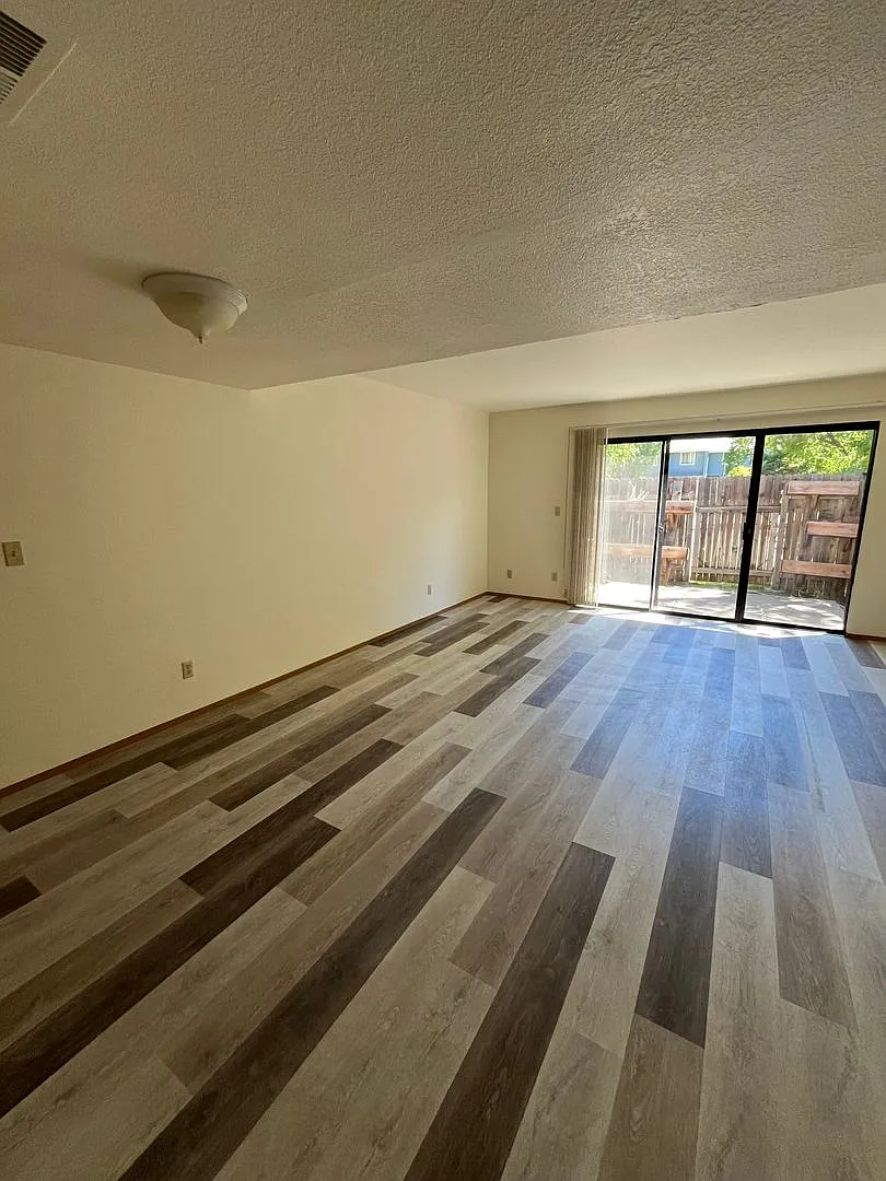 870 Adams Street — Photo 3