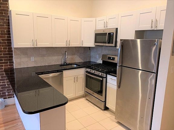 3rd image of 307 E 37th St APT 3