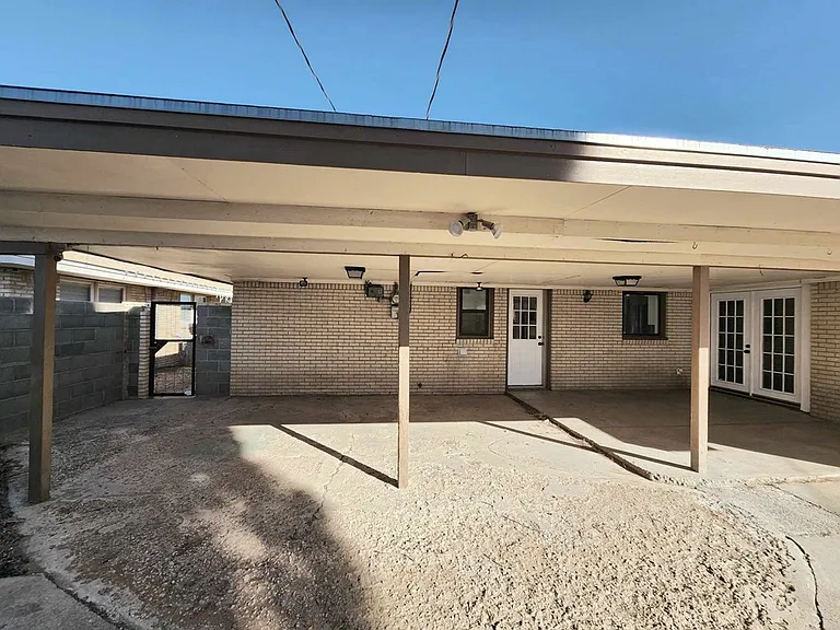 2905 Byron Ave — Photo 5