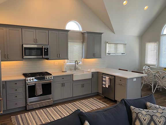 3rd image of 3123 Asbury Ave Floor 2