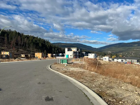 3745 Davidson Ct, West Kelowna, BC V4T 0B1