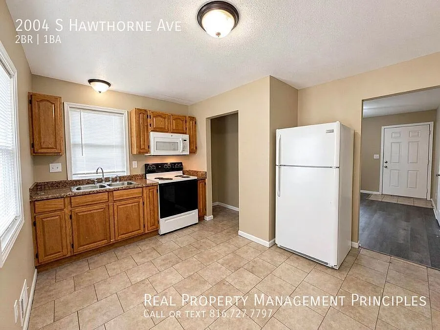 Completely Remodeled 2 Bedroom 1 Bath Townhouse with Maintenance Free Lawn! Deposit Free Living A... — Photo 4