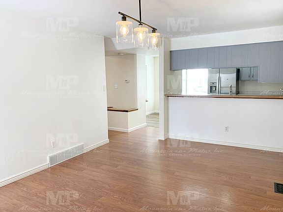 4th image of 972 Bitterbrush Ln