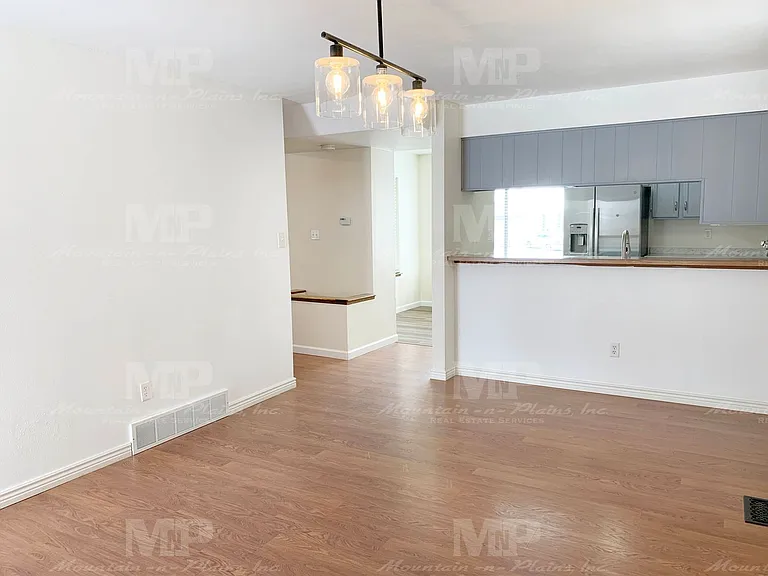 972 Bitterbrush Ln — Photo 4