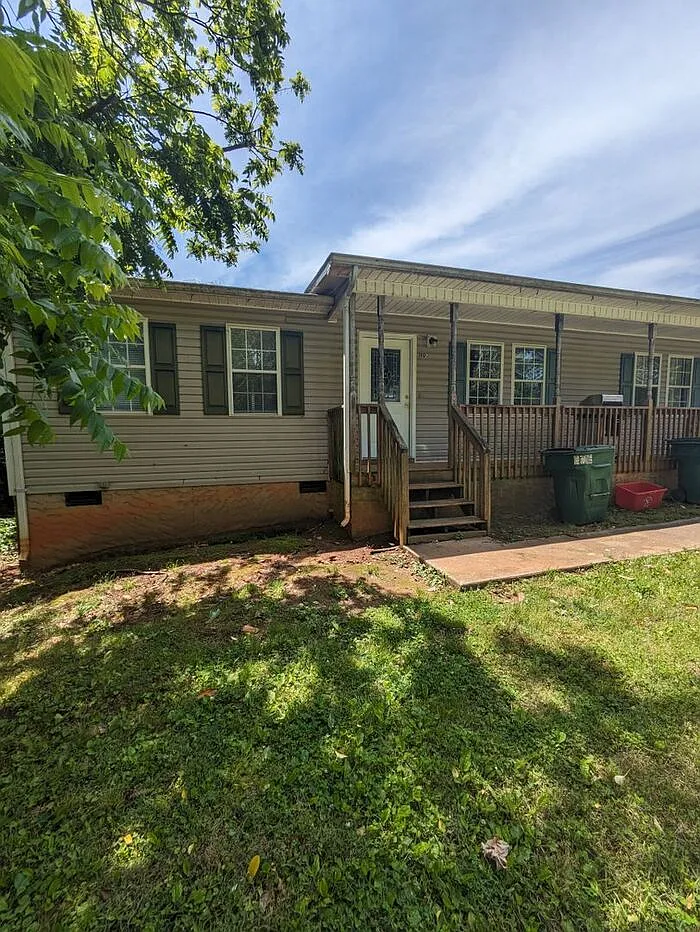 2 bed, 1.0 bath, 768 sqft, $995 — Photo 1
