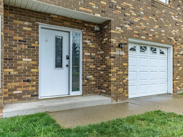 1066 Pleasant St, Bismarck, ND 58504