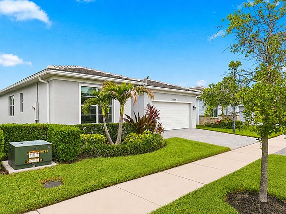 3rd image of 11724 SW Aquila Way