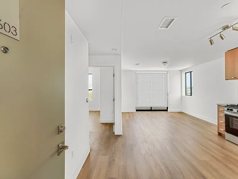 1822 Overland — Photo 17
