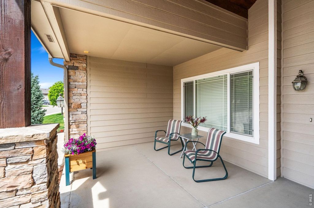 885 Crabapple Dr