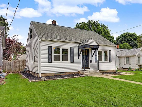3rd image of 2227 W Callender Ave