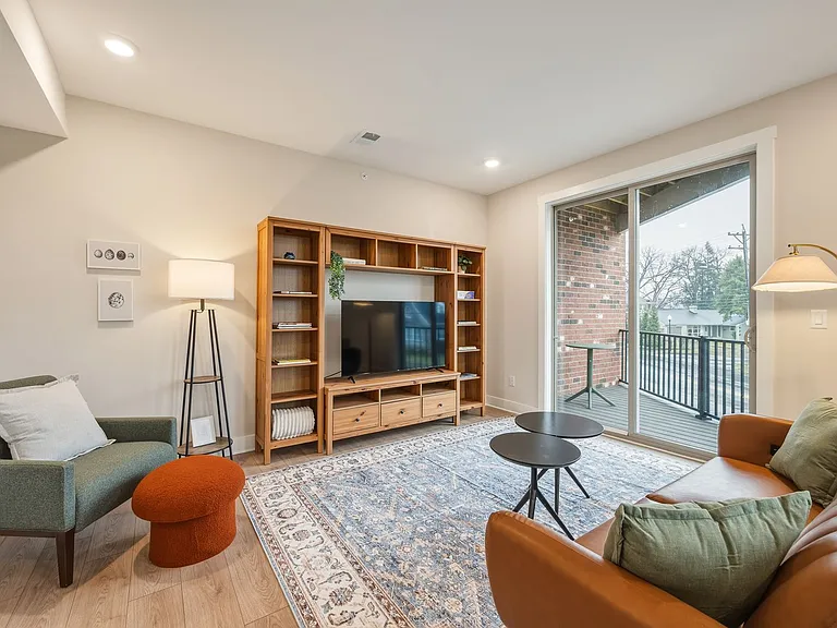 2552 Talbott Ave — Photo 6