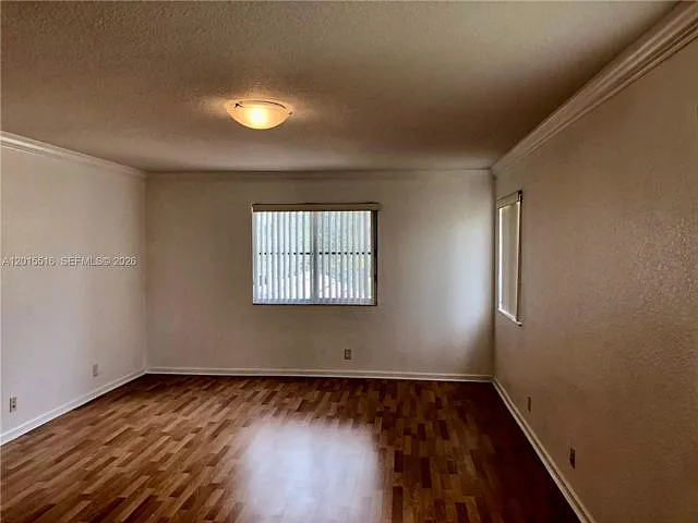 693 Live Oak Ln — Photo 6