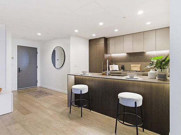 5th image of 2000 Hannington Rd #1006