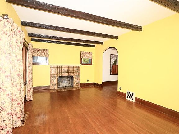3rd image of 7609 Seward Ave