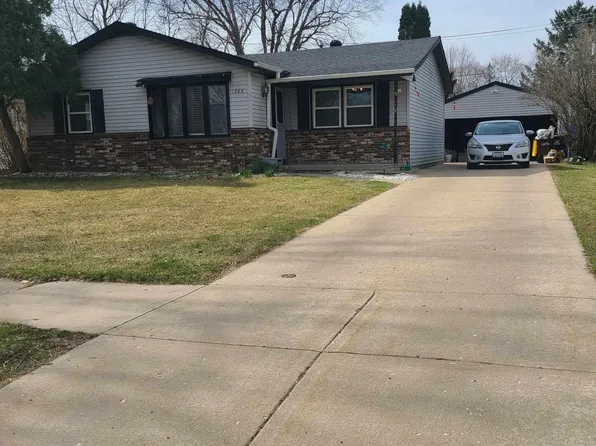 1325 Mondale Dr, Rockford, IL 61108