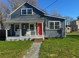 86 Grove St, Clinton, CT 06413