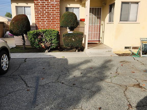 3rd image of 1749 W Sallie Ln