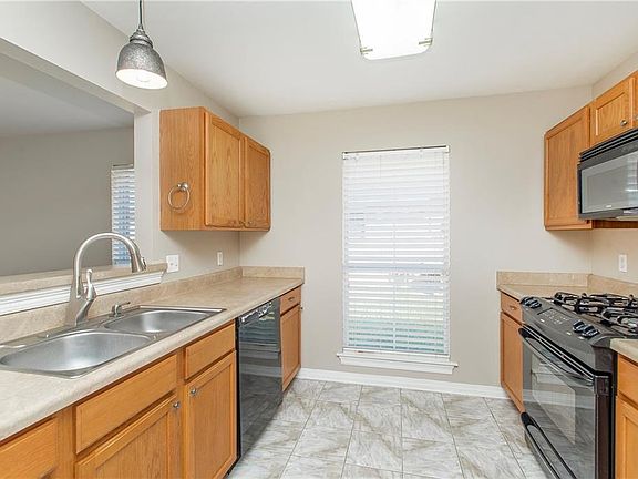 3rd image of 124 Southgate Dr