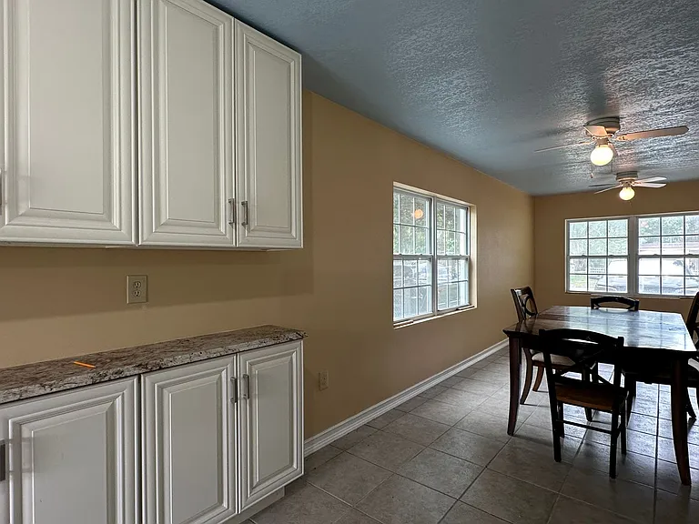 261 Caldwell St — Photo 37