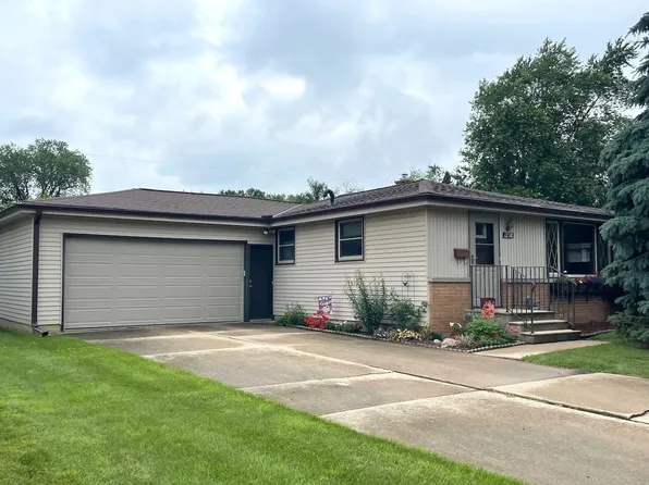 1238 Loch Dr, Green Bay, WI 54304