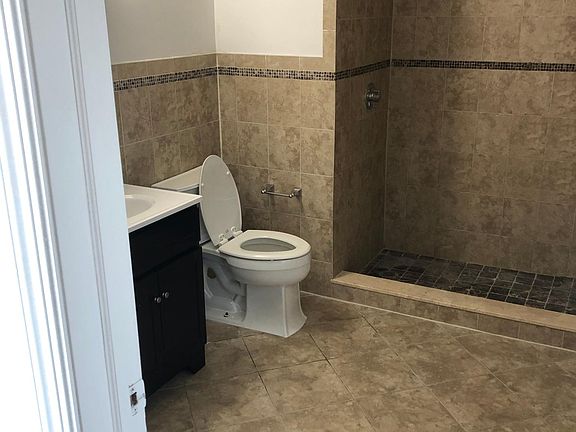4th image of 851 22nd St #510