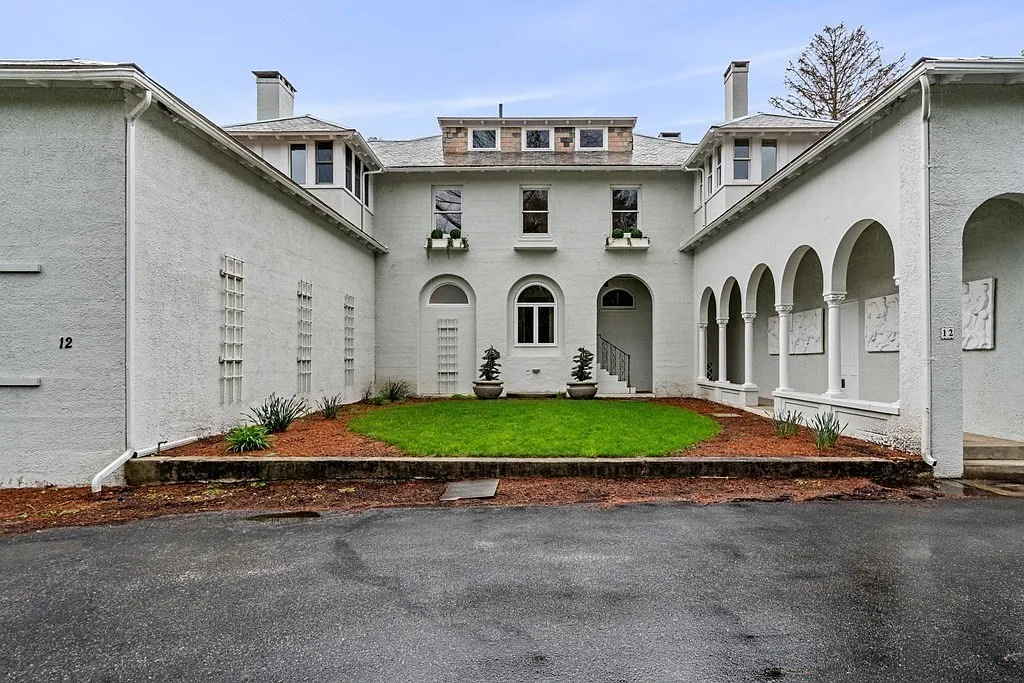 6 bed, 6.5 bath, 7576 sqft, $18,000 — Photo 4