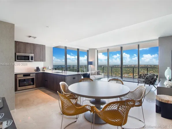 88 SW 7th St APT 3202, Miami, FL 33130