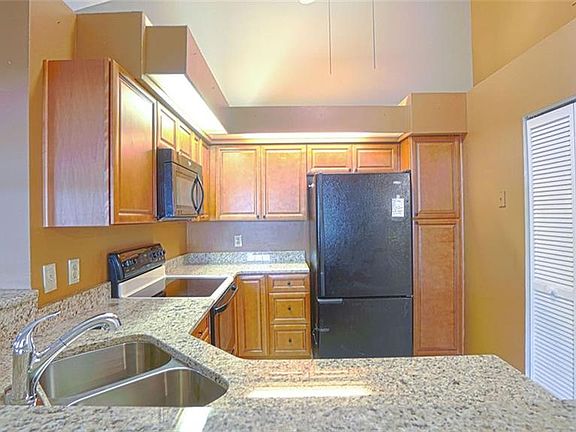 4th image of 232 Northshore Cir