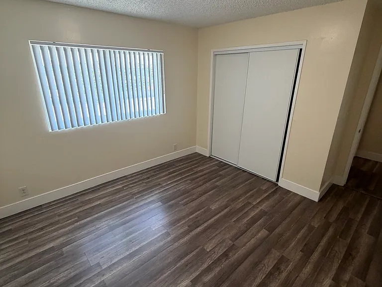 11002 S Grevillea Ave #9 — Photo 1
