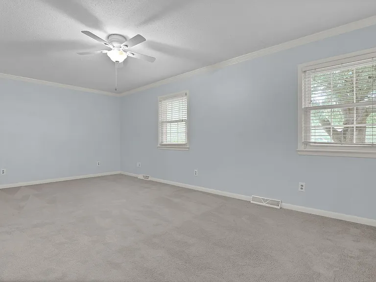 700 Clyde Dr — Photo 24