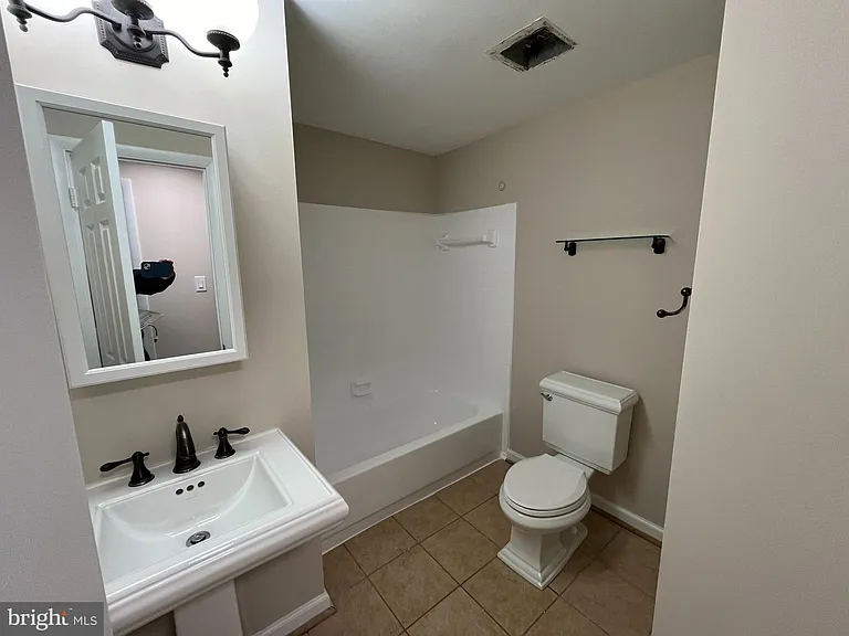 15705 Anamosa Dr — Photo 15