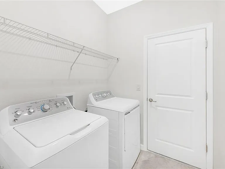 2672 Vine Ave — Photo 25