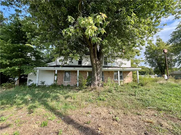 215 W Main St, Sheldon, IL 60966