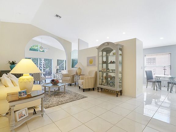 4th image of 9726 Harbour Lake Cir