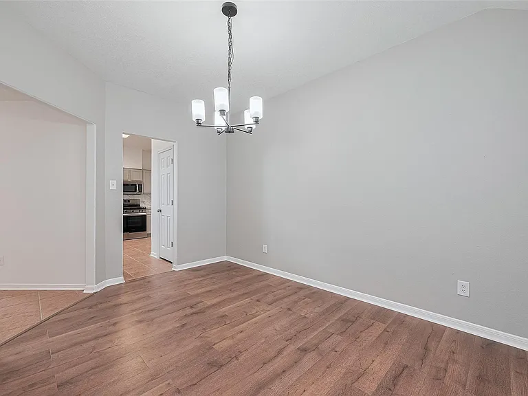 12230 Hawthorne Hill Cir — Photo 24
