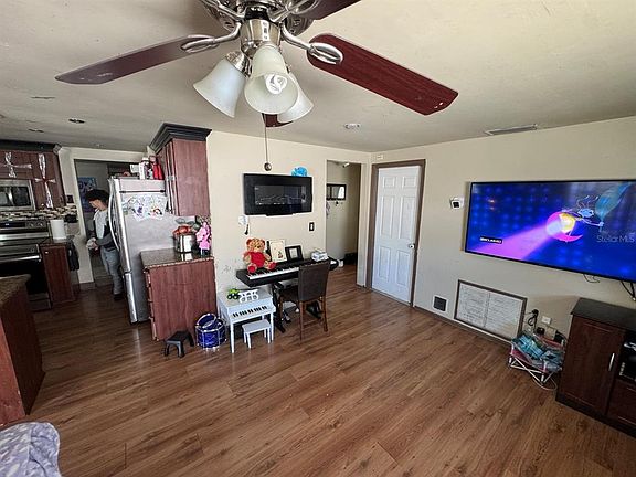 5th image of 9040 Crabtree Ln