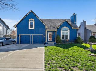 2214 NW Cove Dr, Blue Springs, MO 64015