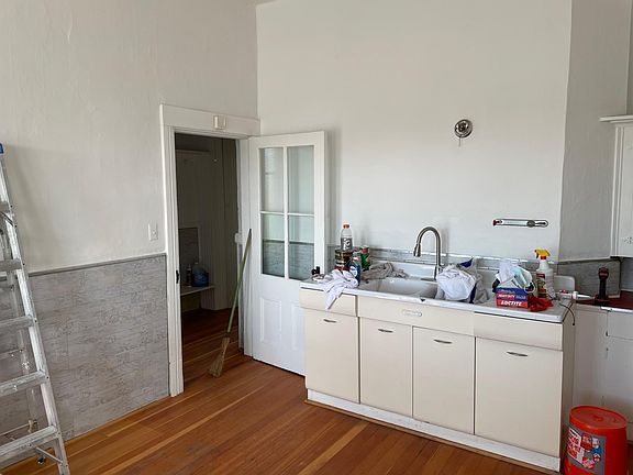 4th image of 2239 Boylston Ave E APT 2