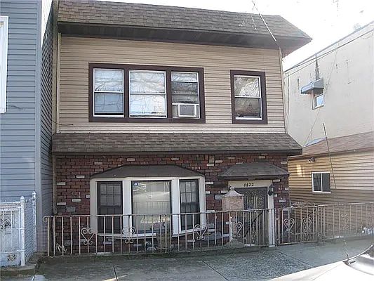2nd image of 8422 Glenwood Rd