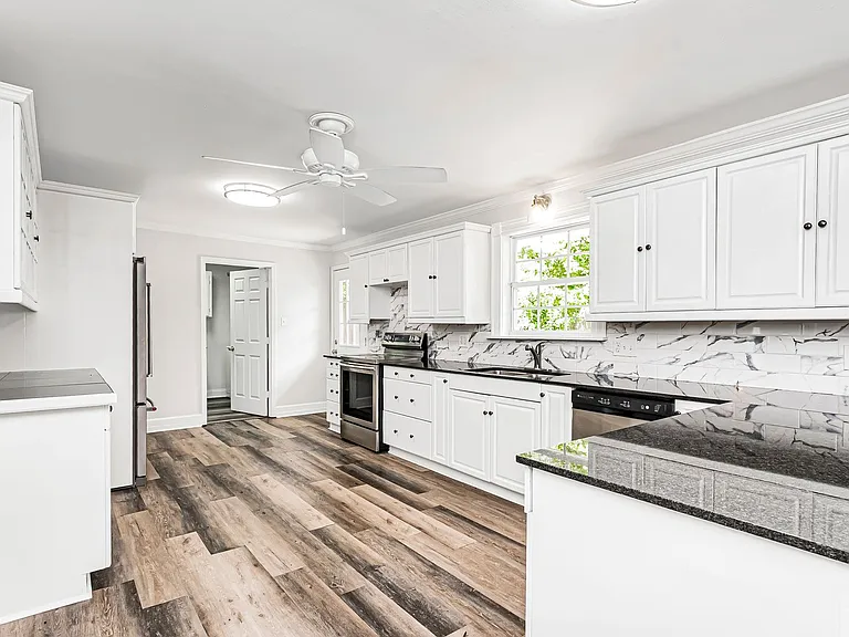 8245 Rainbow Dr — Photo 4