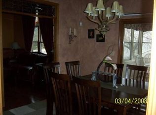 8627 Oakmont Rd, Bloomington, IL 61704