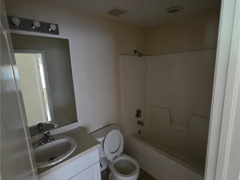 202 Hightower Ave S — Photo 10