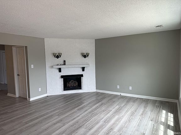 4th image of 205 Olde Newburgh Dr