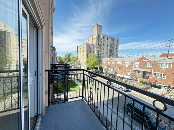 4224 213th St #F2, Bayside, NY 11361