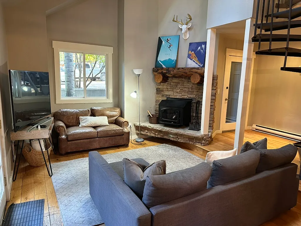 3 bed, 1300 sqft, $5,500 — Photo 4